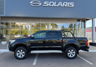 Подержанный автомобиль Toyota Hilux 2012 года (8 фото)