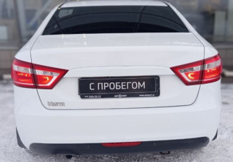 Подержанный автомобиль LADA (ВАЗ) Vesta Sedan 2017 года (4 фото)