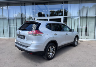 Подержанный автомобиль Nissan X-Trail 2017 года (5 фото)