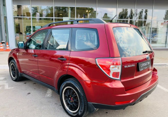 Подержанный автомобиль Subaru Forester Suv 2008 года (7 фото)