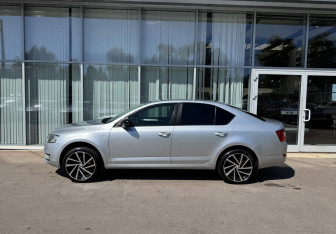 Подержанный автомобиль Skoda Octavia Liftback 2017 года (8 фото)
