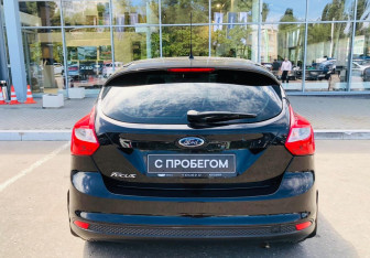 Подержанный автомобиль Ford Focus Hatchback 2014 года (6 фото)