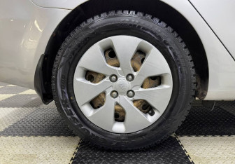 Подержанный автомобиль Kia Rio Sedan 2012 года (12 фото)