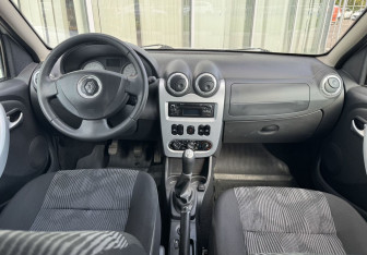 Подержанный автомобиль Renault Sandero 2013 года (9 фото)