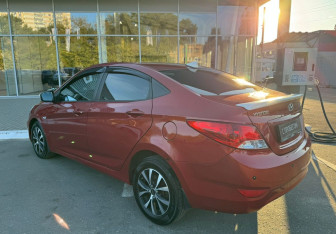 Подержанный автомобиль Hyundai Solaris Sedan 2012 года (7 фото)