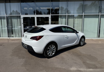 Подержанный автомобиль Opel Astra Hatchback 2014 года (5 фото)
