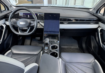 Подержанный автомобиль Geely Atlas 2023 года (9 фото)