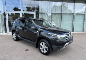 Подержанный автомобиль Renault Duster 2012 года (3 фото)