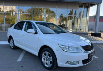 Подержанный автомобиль Skoda Octavia Wagon 2010 года (3 фото)