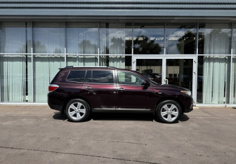 Подержанный автомобиль Toyota Highlander 2013 года (4 фото)