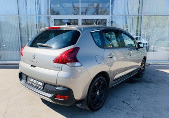 Подержанный автомобиль Peugeot 3008 2014 года (5 фото)