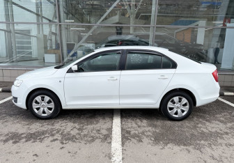 Подержанный автомобиль Skoda Rapid Liftback 2016 года (8 фото)