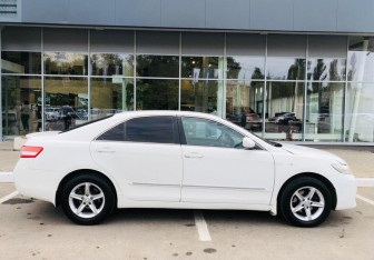 Подержанный автомобиль Toyota Camry Sedan 2011 года (4 фото)