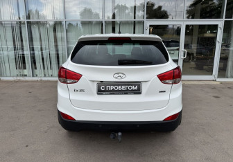 Подержанный автомобиль Hyundai ix35 2014 года (6 фото)