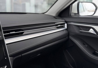 Подержанный автомобиль Москвич 6 2023 года (14 фото)