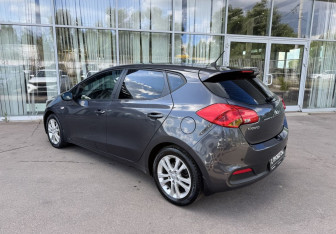 Подержанный автомобиль Kia Ceed Hatchback 2015 года (7 фото)