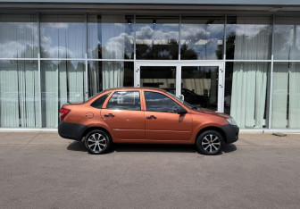 Подержанный автомобиль LADA (ВАЗ) Granta Sedan 2014 года (4 фото)
