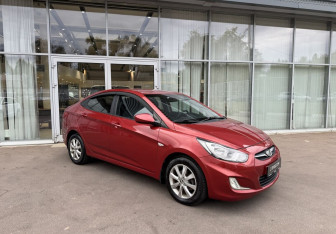 Подержанный автомобиль Hyundai Solaris Sedan 2014 года (3 фото)