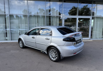 Подержанный автомобиль Chevrolet Lacetti Hatchback 2006 года (7 фото)