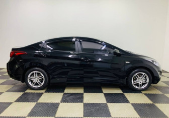 Подержанный автомобиль Hyundai Elantra Sedan 2015 года (4 фото)
