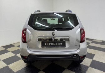 Подержанный автомобиль Renault Duster 2016 года (6 фото)