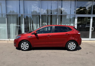 Подержанный автомобиль Kia Rio Hatchback 2014 года (8 фото)