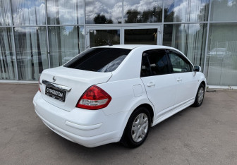 Подержанный автомобиль Nissan Tiida Sedan 2013 года (5 фото)