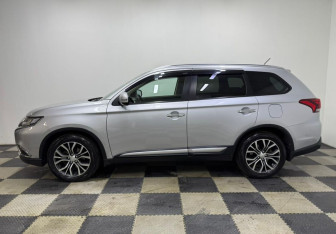 Подержанный автомобиль Mitsubishi Outlander 2016 года (8 фото)