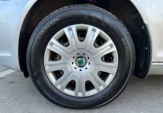 Подержанный автомобиль Skoda Octavia Wagon 2011 года (12 фото)