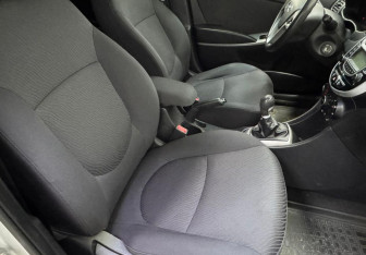 Подержанный автомобиль Hyundai Solaris Sedan 2011 года (9 фото)