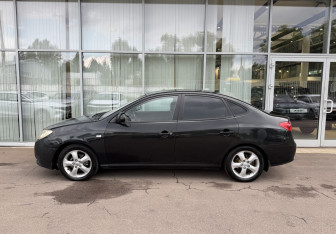 Подержанный автомобиль Hyundai Elantra Sedan 2008 года (8 фото)