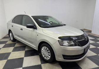 Подержанный автомобиль Skoda Rapid Liftback 2016 года (3 фото)