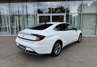 Подержанный автомобиль Hyundai Sonata 2020 года (5 фото)