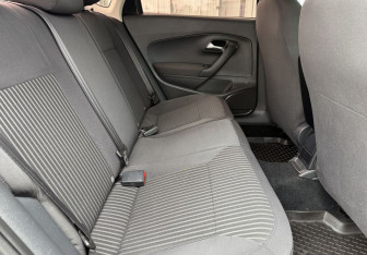 Подержанный автомобиль Volkswagen Polo Sedan 2011 года (11 фото)