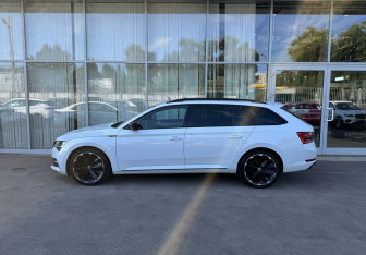 Подержанный автомобиль Skoda Superb Wagon 2019 года (8 фото)