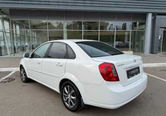 Подержанный автомобиль Chevrolet Lacetti Sedan 2012 года (7 фото)