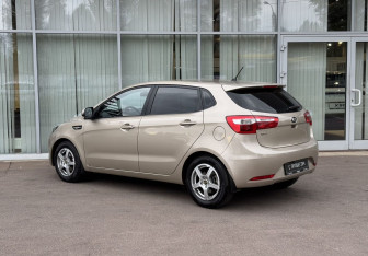 Подержанный автомобиль Kia Rio Hatchback 2013 года (7 фото)