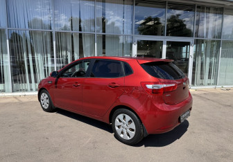 Подержанный автомобиль Kia Rio Hatchback 2014 года (7 фото)