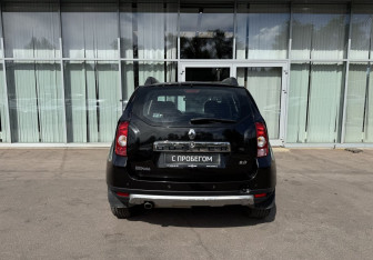 Подержанный автомобиль Renault Duster 2014 года (6 фото)