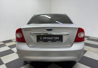 Подержанный автомобиль Ford Focus Sedan 2008 года (6 фото)
