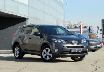 Подержанный автомобиль Toyota RAV4 2013 года (3 фото)