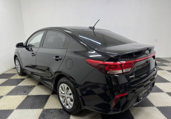 Подержанный автомобиль Kia Rio Sedan 2017 года (7 фото)