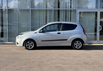 Подержанный автомобиль Chevrolet Aveo Hatchback 2009 года (8 фото)