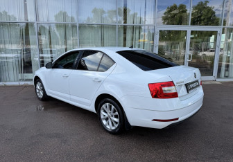 Подержанный автомобиль Skoda Octavia Liftback 2019 года (7 фото)