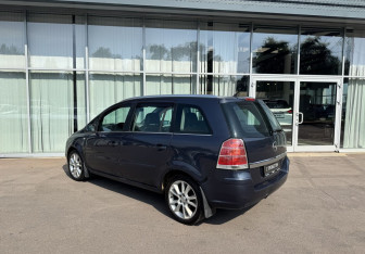 Подержанный автомобиль Opel Zafira Compactvan 2007 года (7 фото)