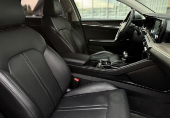 Подержанный автомобиль Kia K5 2021 года (10 фото)