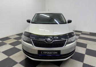 Подержанный автомобиль Skoda Rapid Liftback 2016 года (2 фото)