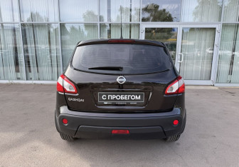 Подержанный автомобиль Nissan Qashqai 2012 года (6 фото)