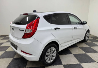 Подержанный автомобиль Hyundai Solaris Hatchback 2015 года (5 фото)