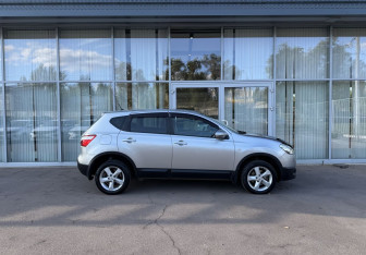 Подержанный автомобиль Nissan Qashqai 2013 года (4 фото)